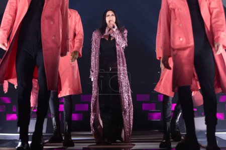 Téléchargez les photos : La chanteuse Laura Pausini se produit lors du concert au festival au Wizcenter à Madrid 27 janvier 2024 Espagne - en image libre de droit