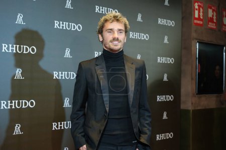 Foto de Antoine Griezmann asiste a la fotollamada de apertura del restaurante "Rhudo" en el restaurante Rhudo el 29 de enero de 2024 en Madrid, España. - Imagen libre de derechos