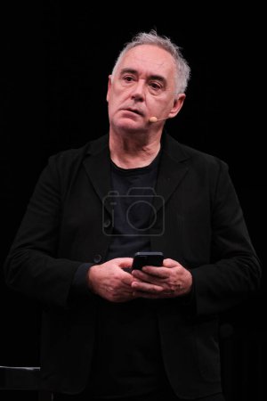 Foto de El chef español Ferran Adria de la Fundación elBulli durante la edición del congreso gastronómico internacional de Madrid, Madrid enero 30, 2024 España - Imagen libre de derechos