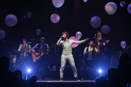 Foto de El cantautor Marwan, durante su concierto en el Teatro Circo Price de Madrid, el 02 de febrero de 2024 en Madrid, España. - Imagen libre de derechos