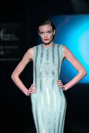 Foto de Un modelo desfila con diseño HANNIBAL LAGUNA durante la Mercedes Benz Fashion Week Madrid en Madrid IFEMA, 15 de febrero de 2023 España - Imagen libre de derechos
