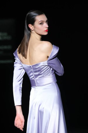 Foto de Un modelo desfila con diseño HANNIBAL LAGUNA durante la Mercedes Benz Fashion Week Madrid en Madrid IFEMA, 15 de febrero de 2023 España - Imagen libre de derechos