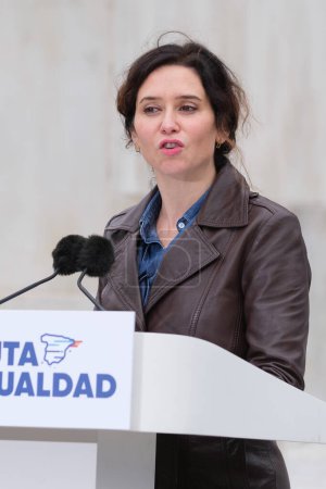 Téléchargez les photos : Isabel Diaz Ayuso et Alberto Nunez Feijoo, lors de l'acte de la "Route pour l'égalité entre les Espagnols", au Monument à la Constitution de Madrid, le 22 février 2024 à Madrid, Espagne. - en image libre de droit