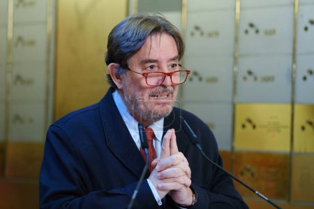 Foto de Luis García Montero en la ceremonia de entrega del Fondo Conmemorativo Enrique Morente al Instituto Cervantes, el 28 de febrero de 2024 en Madrid, España. - Imagen libre de derechos