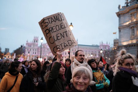 Téléchargez les photos : Plusieurs femmes manifestent lors de la manifestation 8M à l'occasion de la Journée internationale de la femme, sur la Plaza de Cibeles à Madrid le 8 mars 2024, Espagne - en image libre de droit