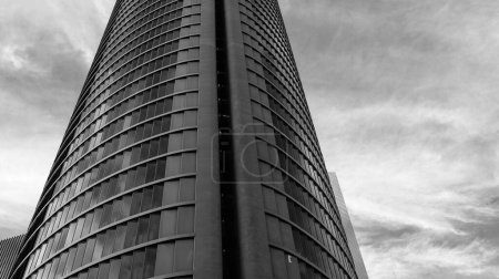 Foto de Vista de la Torre PwCl en el Paseo de la Castellana de Madrid, en el complejo financiero de las 4 torres. en España - Imagen libre de derechos