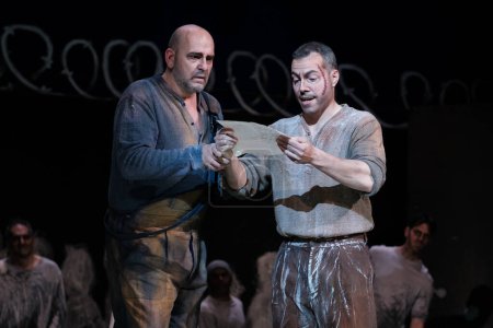 Foto de Actores actúan durante la presentación de la ópera JUAN JOSE en el Teatro Zarzuela de Madrid. 2 de abril de 2024, España - Imagen libre de derechos