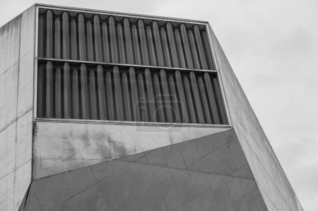 Téléchargez les photos : Vue de la salle de concert Casa de Musica par l'architecte Rem Koolhaas, inaugurée en 2005, Portugal, 3 avril 2024 à Porto. - en image libre de droit