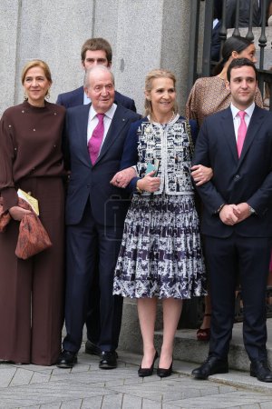 Foto de El rey Juan Carlos I de España durante la boda de José Luis Martínez-Almeida con Teresa Urquijo, en la parroquia de San Francisco de Borja, el 6 de abril de 2024, en Madrid, España. - Imagen libre de derechos