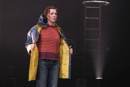 Foto de La actriz Elisabet Gelabert actúa durante la presentación de Lady Anne, de la compañía Shakespeare: Ricardo III en el Teatro Abadia de Madrid. 7 de mayo de 2024 España - Imagen libre de derechos