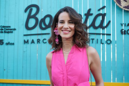 Téléchargez les photos : L'actrice colombienne Laura Londoo lors de la présentation de Bogot Marcando Estilo à la Puerta de Sol à Madrid. 28 mai 2024 Espagne - en image libre de droit