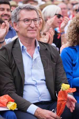 Téléchargez les photos : Le président du Parti populaire Alberto Nuez Feijoo lors d'un acte de clôture de campagne, aux élections européennes de la 9J sur la Plaza de Callao, le 6 juin 2024 à Madrid Espagne - en image libre de droit