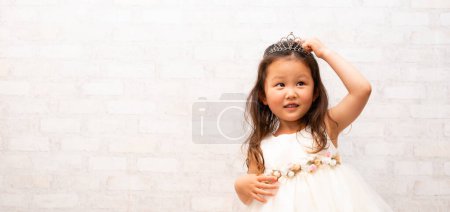 Téléchargez les photos : Fille dans un costume de princesse - en image libre de droit