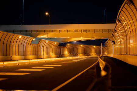 Foto de Noche oscura de la carretera - Imagen libre de derechos