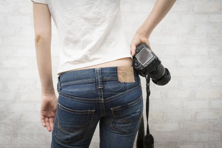 Foto de Mujer con una cámara de vista trasera - Imagen libre de derechos