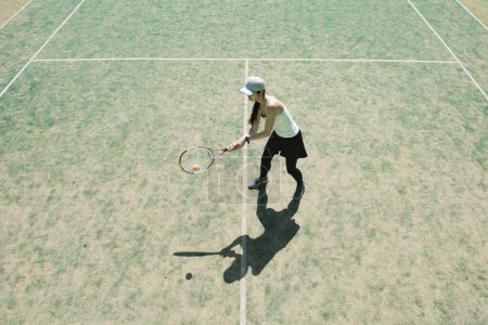 Foto de Hermosa mujer para jugar al tenis - Imagen libre de derechos