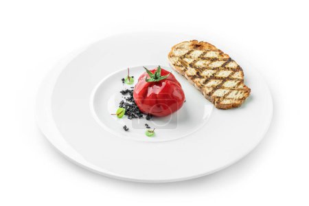 Foto de Paté de carne en forma de tomate con migas de trufa y croutón a la parrilla en plato aislado sobre fondo blanco. Comida saludable, vista superior - Imagen libre de derechos