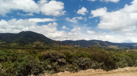 Vista general del Parque Nacional Natural del Purac en el sur de Colombia