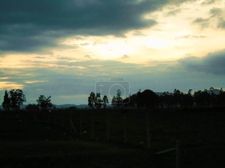 Téléchargez les photos : Panoramique d'un paysage dans la zone rurale de Bosa à Bogota - Colombie - en image libre de droit