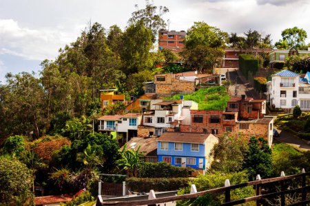 Bunte Nachbarschaft im Stadtgebiet von Choachi - Cundinamarca - Kolumbien