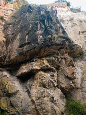 Foto de Textura rocosa de una montaña en la zona rural de Sibate - Cundinamarca - Colombia - Imagen libre de derechos