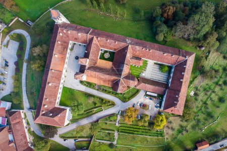 Téléchargez les photos : Vue aérienne du monastère bénédictin Saint-Paul en Autriche - en image libre de droit