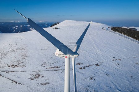 Foto de Molino de viento en una montaña en Austria - Imagen libre de derechos