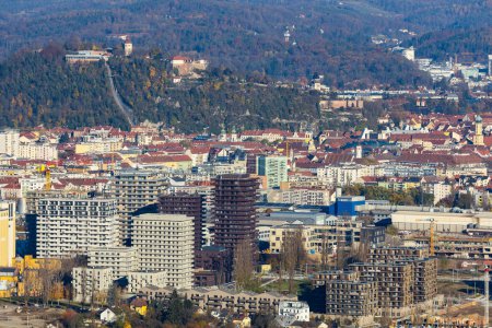 Vue sur la ville de Graz en Autriche avec le nouveau quartier Reininghaus au premier plan