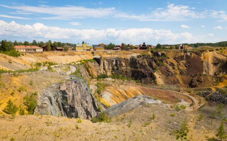 Fermeture d'une mine de cuivre à ciel ouvert et attraction touristique à Falun, Suède