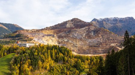 Erzberg-Tagebau in Österreich, Touristenattraktion in den österreichischen Alpen.