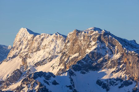 Montaña Untersberg en Salzburgo, Austria y Baviera, Alemania en la hermosa luz de la mañana