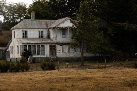 Foto de Casa abandonada en el campo - Imagen libre de derechos