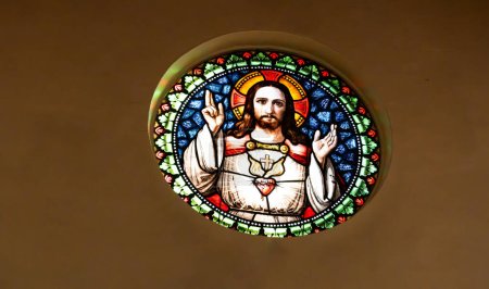 Téléchargez les photos : Jésus Christ verre vitral multicolore - en image libre de droit