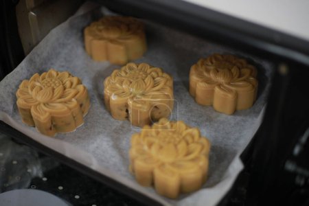 From Flour to Fragrance: Capturing the Essence of Mid-Autumn Festivity, One Mooncake at a Time