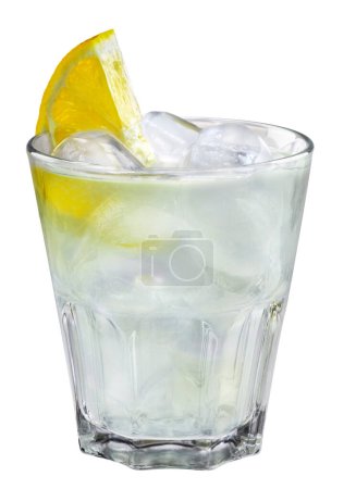 Schöne, erfrischende, saftige und leckere Cocktails mit Eis. Eine Vielzahl von alkoholischen Getränken mit unterschiedlichen Farben und Texturen. Eiswürfel in Flüssigkeit.