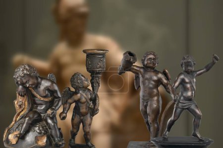 Darstellung authentischer Statuen des antiken Roms des Amor-Gottes der göttlichen Liebe 