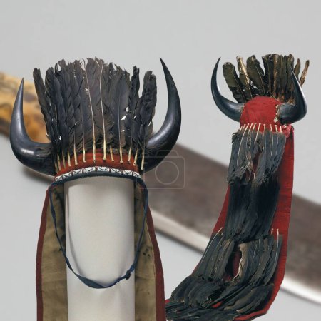 Téléchargez les photos : Art amérindien - coiffure en plumes (Kiowa) - en image libre de droit