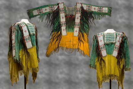 Indianische Kunst - Ein dekoriertes Hemd, das einem Sioux-Häuptling gehörte