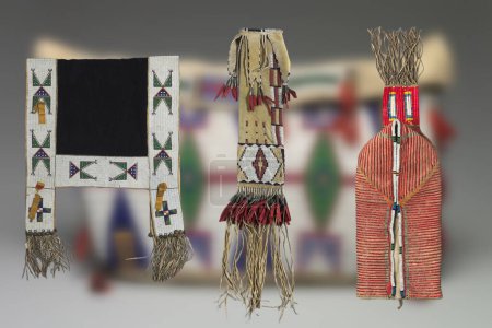 Foto de Arte nativo de América del Norte - Algunas bolsas multicolores de la tribu Sioux - Imagen libre de derechos