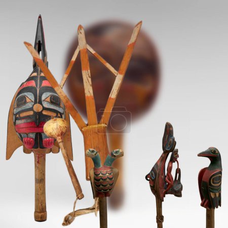 Arte nativo de América del Norte - tres hermosos especímenes de sonajeros nativos americanos 