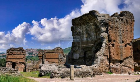 Construite par l'empereur romain Hadrien, la Villa d'Hadrien (Tivoli, Rome) est l'un des plus beaux sites archéologiques de la Rome antique.  