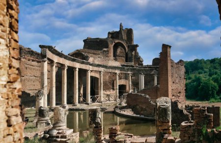Construite par l'empereur romain Hadrien, la Villa d'Hadrien (Tivoli, Rome) est l'un des plus beaux sites archéologiques de la Rome antique. 