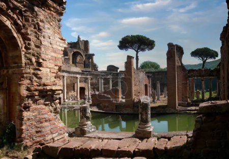 Construite par l'empereur romain Hadrien, la Villa d'Hadrien (Tivoli, Rome) est l'un des plus beaux sites archéologiques de la Rome antique.
