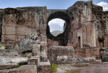 Foto de Construido por el emperador romano Adriano, Villa de Adriano (Tivoli, Roma) es uno de los sitios arqueológicos más bellos de la antigua Roma - Imagen libre de derechos