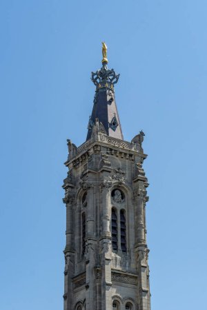 CAMBRAI, FRANCIA - Catedral de Cambrai - Notre-Dame de Grace de Cambrai - es una catedral católica romana, y un monumento nacional de Francia.