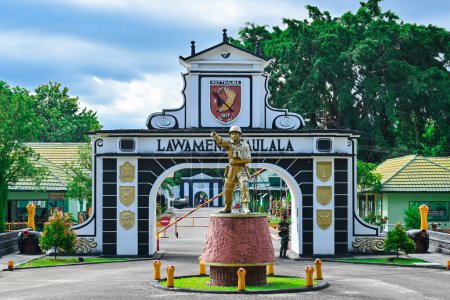Foto de Ambon, Indonesia - 5 de abril de 2024: Puerta de entrada del Fuerte Victoria - Imagen libre de derechos