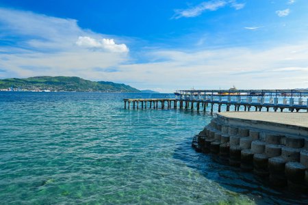 Muelle del puerto de Ambon Bay, Indonesia