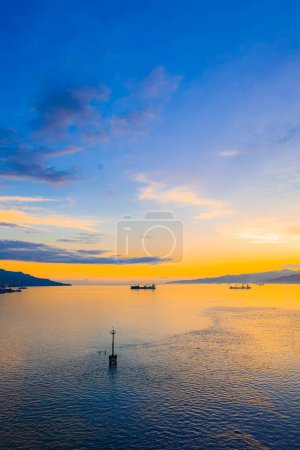 Hora dorada en Ambon Bay, Indonesia