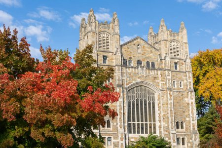 Téléchargez les photos : Ann Arbor, MI - 15 octobre 2022 : Couleurs d'automne autour de la faculté de droit de l'Université du Michigan - en image libre de droit