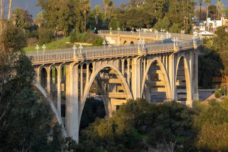 Colorado Street Bridge in Pasadena zur goldenen Stunde